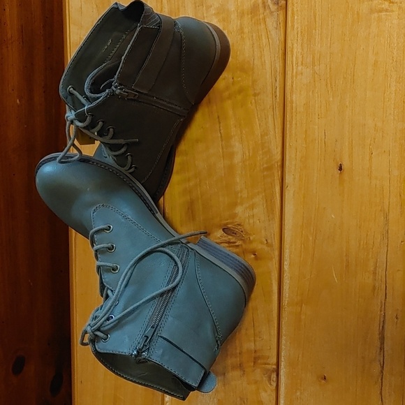 NWT Denver Hayes Women's Olive Lace Up Ankle Boot Size 7 - Picture 5 of 14